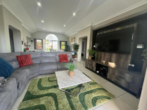 Villa Caylee Caribbean Estates - Ultra-Luxurious - Rimas Interiors Designs - Private Beachfront Escape - Premium serviced for 8 Guests